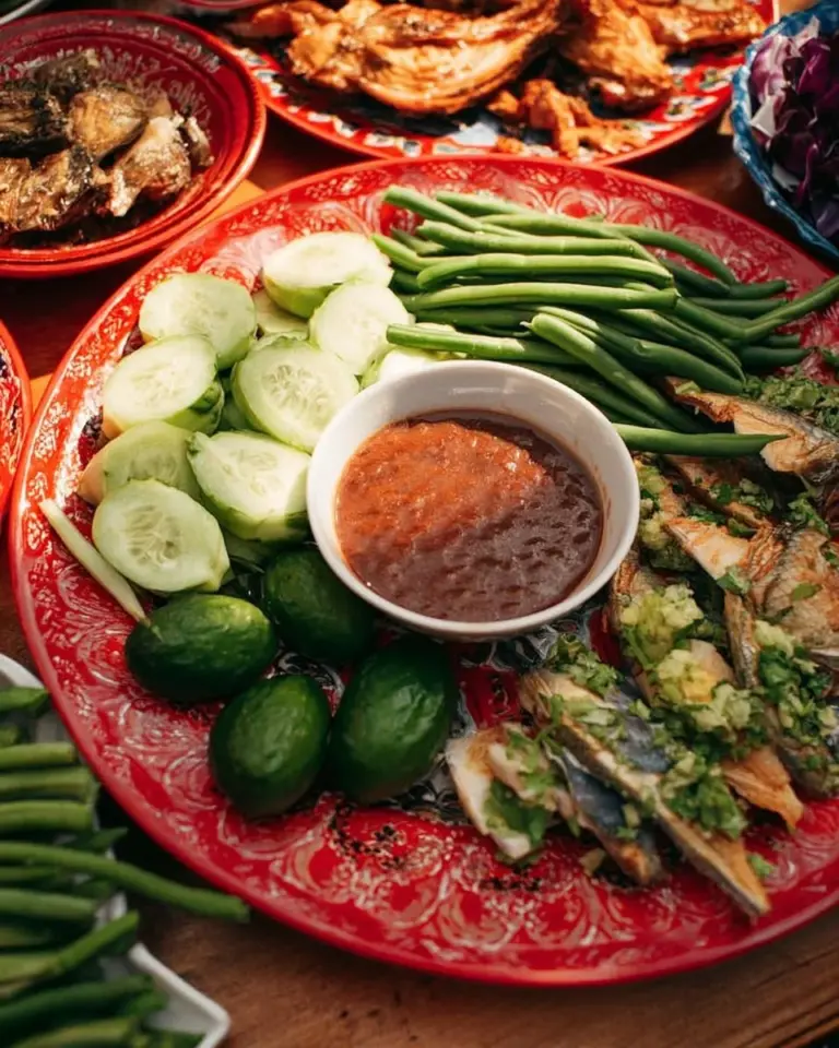 Bowl of Thai shrimp paste dip served with fresh vegetables and crackers